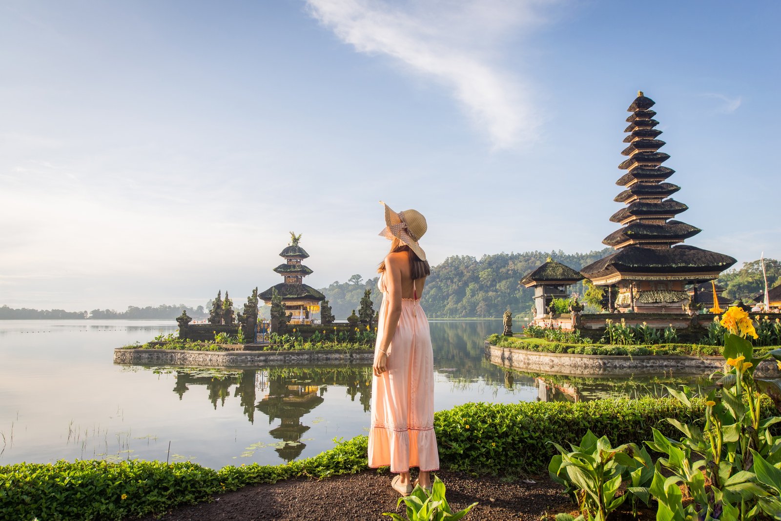 Young woman at the Pura Ulun Danu Bratan, Bali